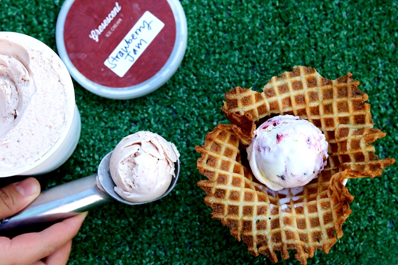 Strawberry Jam flavor on complimentary maple waffle bowl (PRNewsFoto/Gresescent, Inc.)